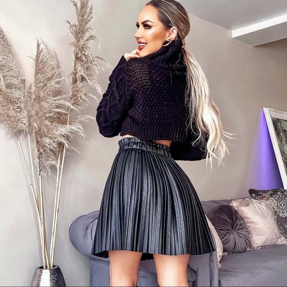 Black faux leather pleated skirt